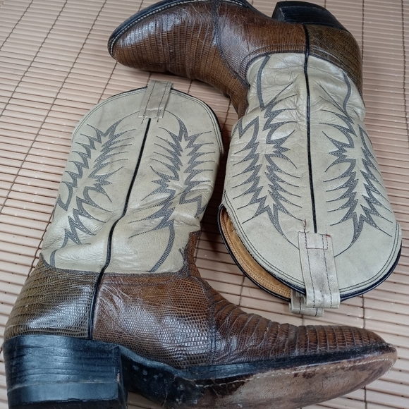Nocona men\'s sz 8.5D brown iguana lizard boots Overall good condition. Some hee